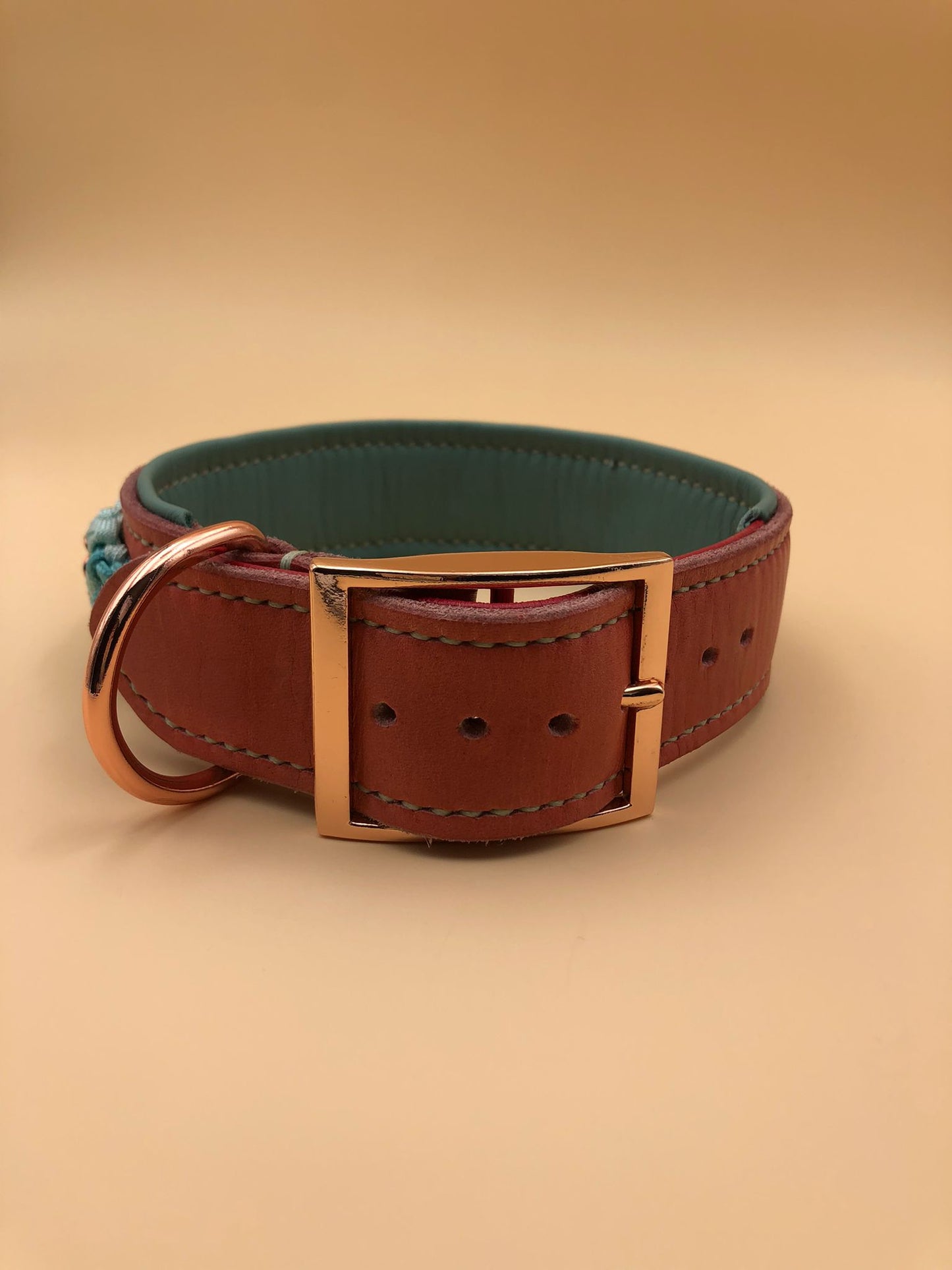 Hundehalsband Leder mit Paracord-Blumenmuster – Coral & Türkis